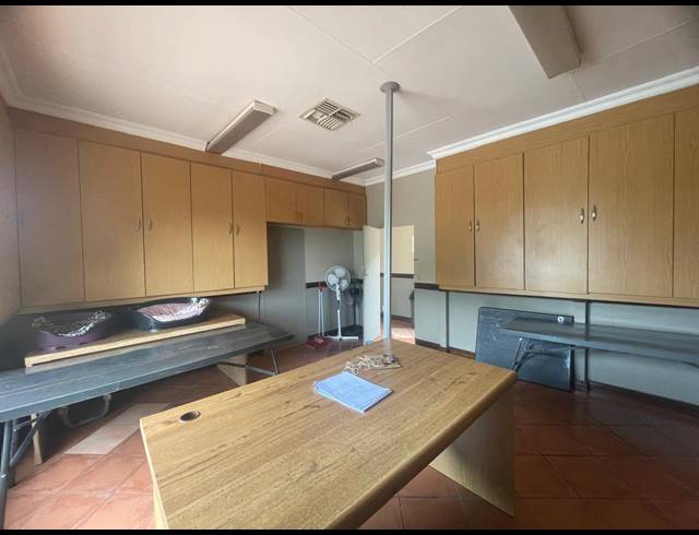 1,487M² BUSINESS CENTRE FOR SALE IN ERASMIA